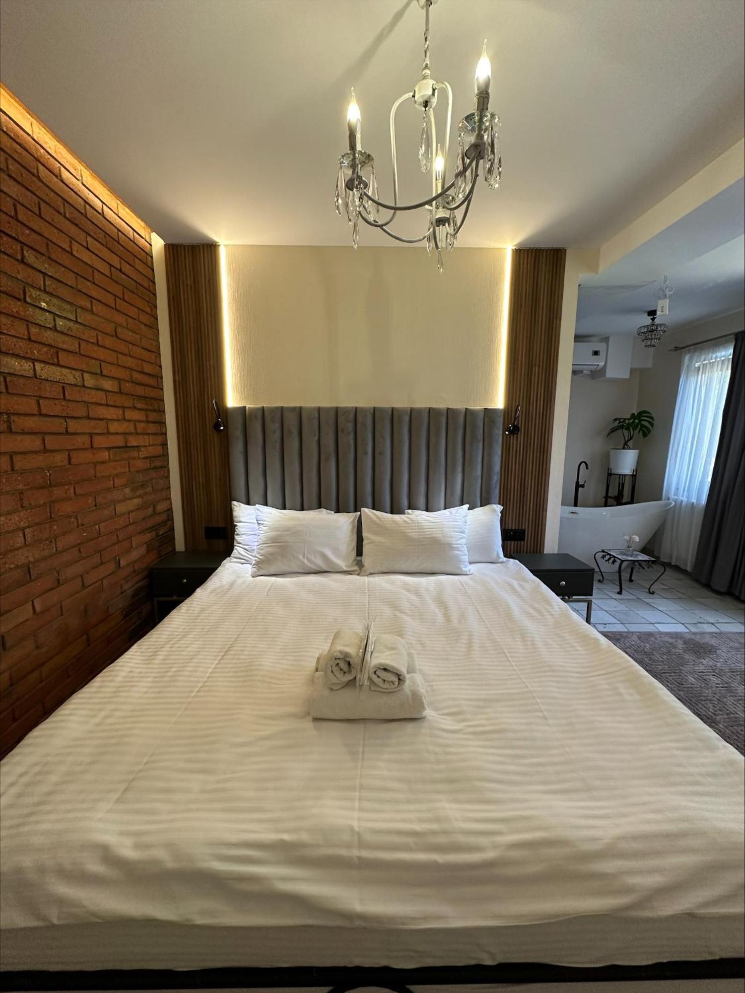 Wine Hills Hotel Tbilisi Buitenkant foto